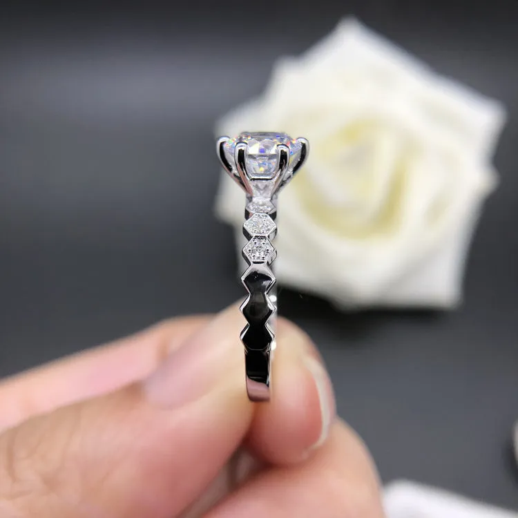 0.5 Carats Moissanite Diamond Ring for Her