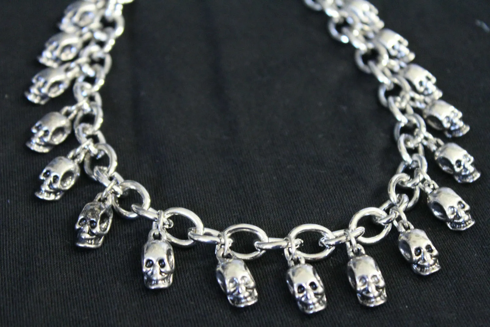 24" Mini Skull Dangle Charm Wallet Chain