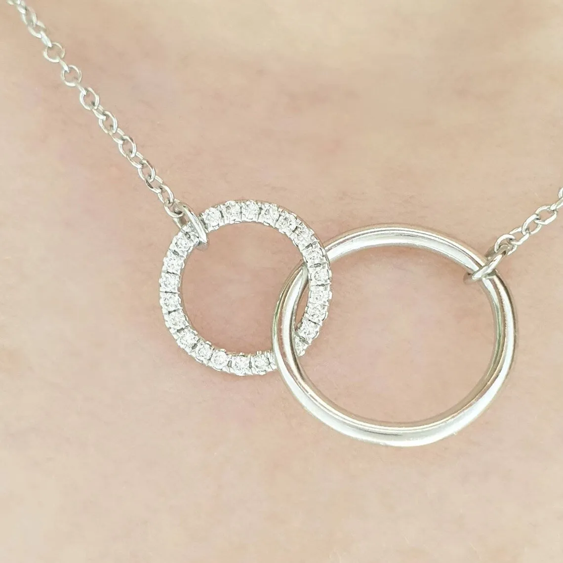 Interlocking Circle Diamonds Necklace