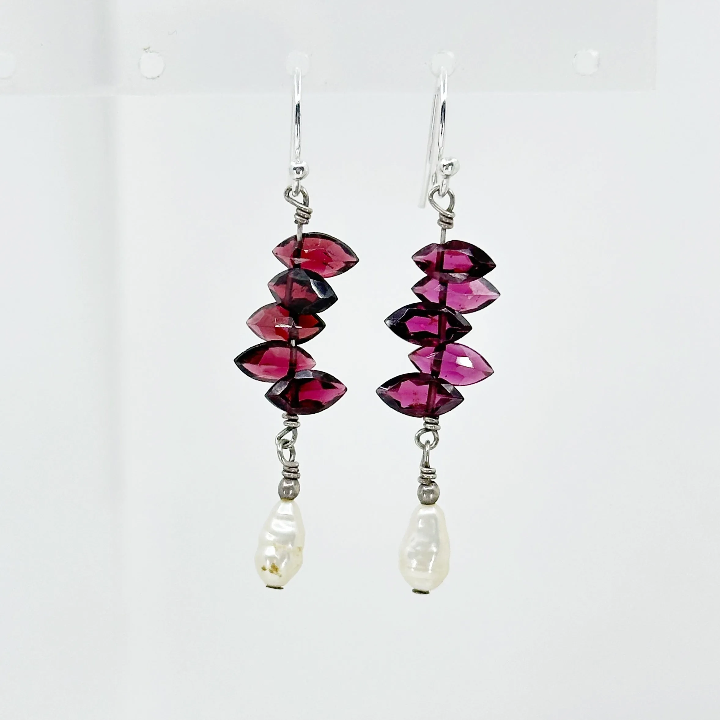 Sterling silver garnet & pearl drop earrings GM69