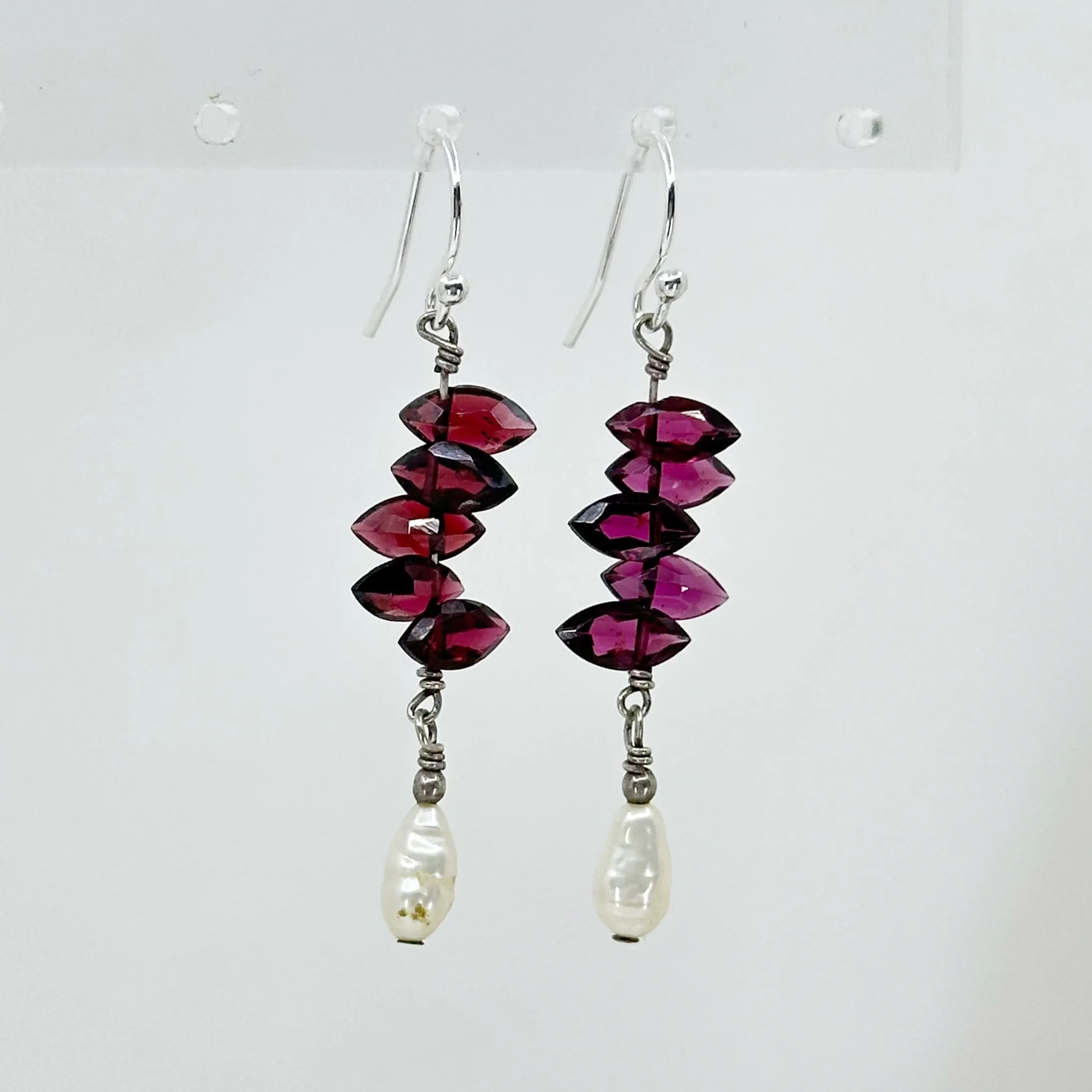 Sterling silver garnet & pearl drop earrings GM69