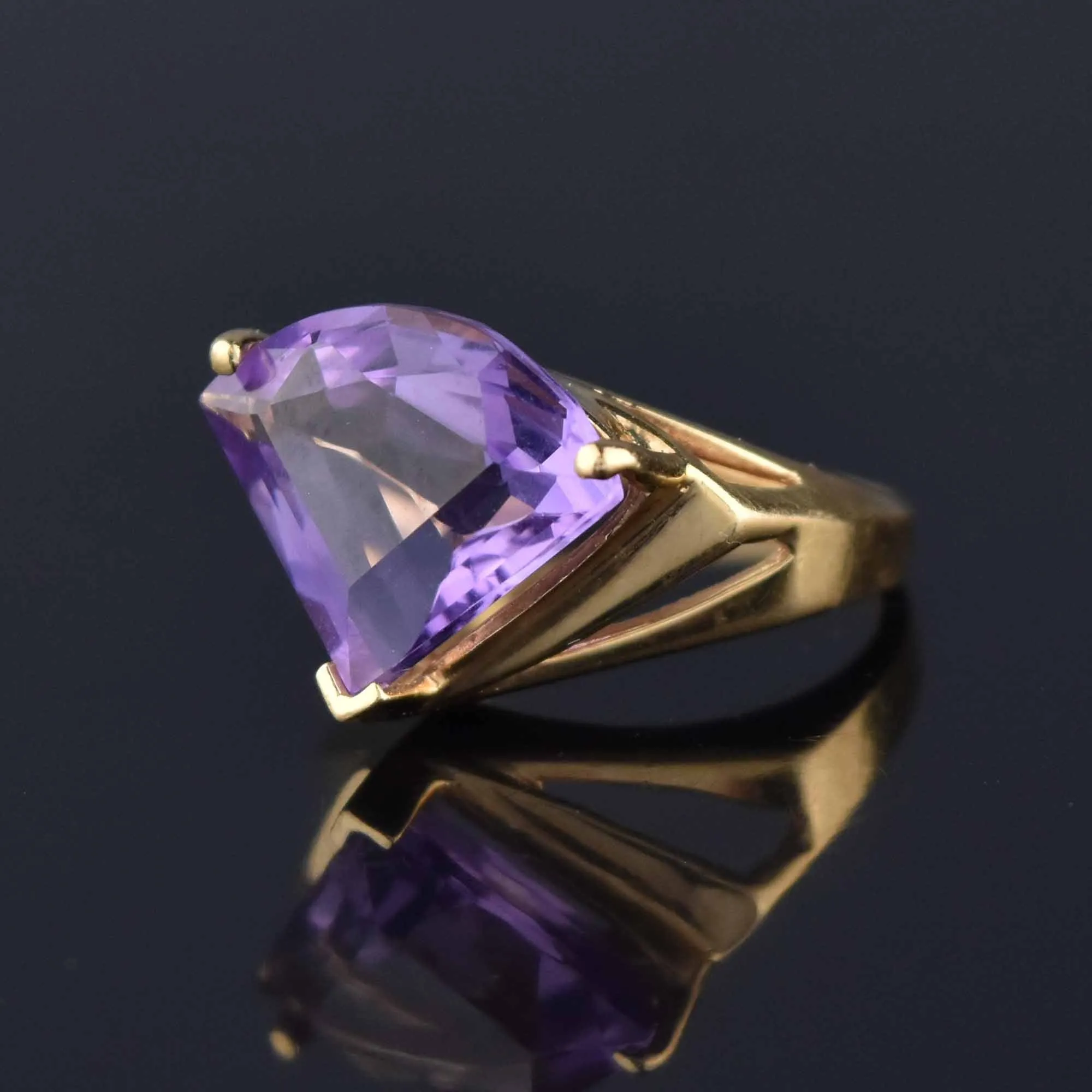 Vintage 14K Gold Trillion Cut Amethyst Ring