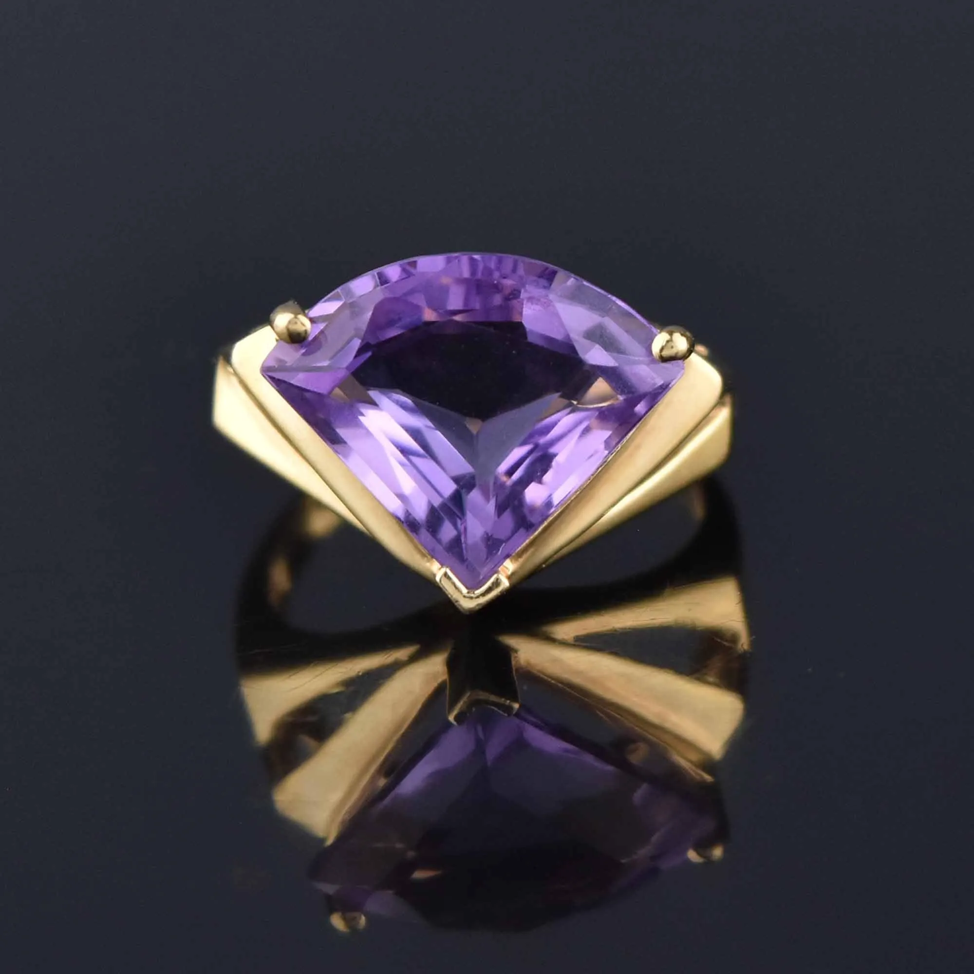 Vintage 14K Gold Trillion Cut Amethyst Ring