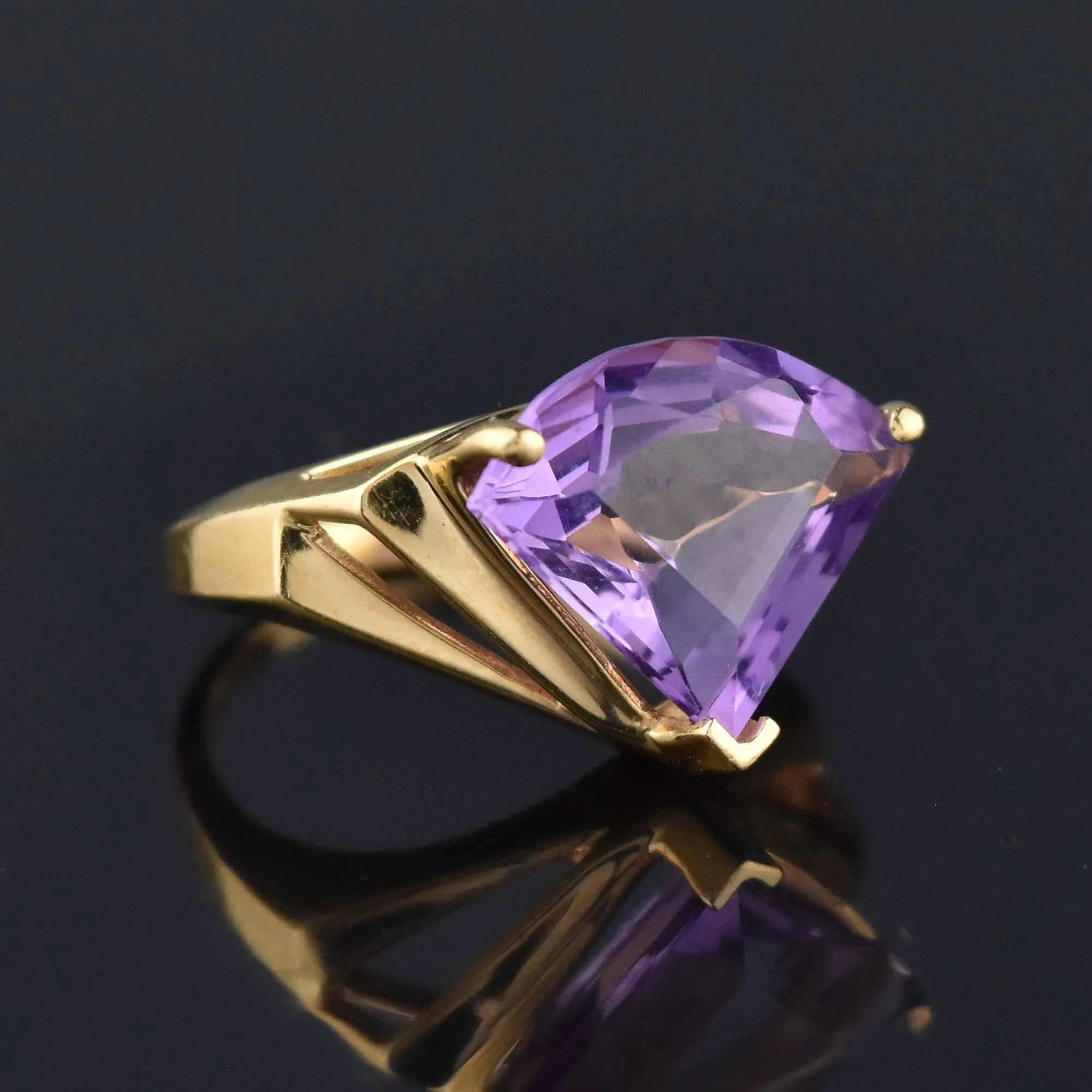 Vintage 14K Gold Trillion Cut Amethyst Ring